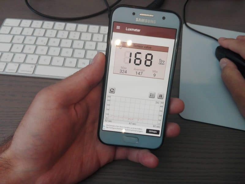 Lichtmessung mit Luxmeter App auf dem Handy